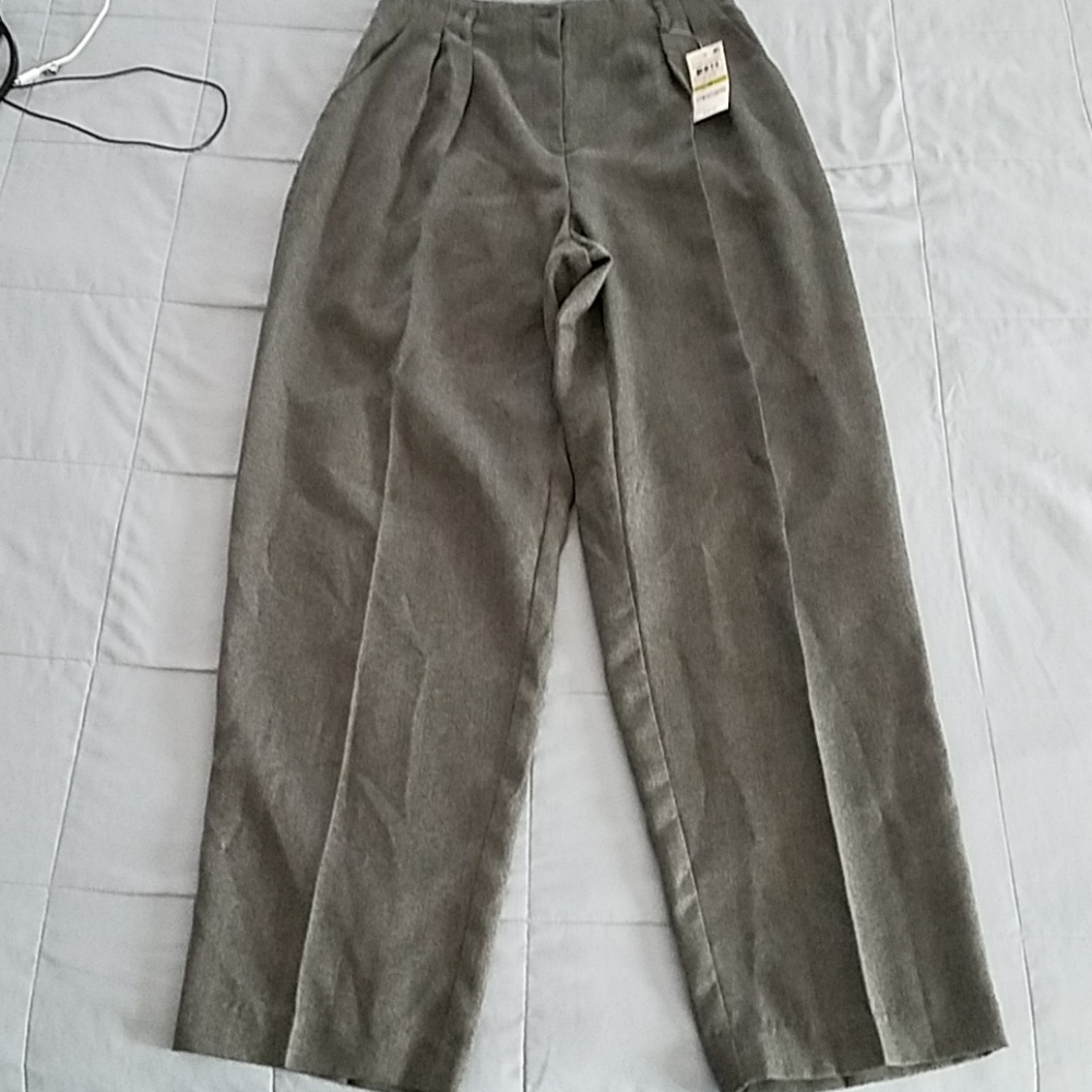 CORE FASHION PLEATED DRESS SLACKS. SIZE 14